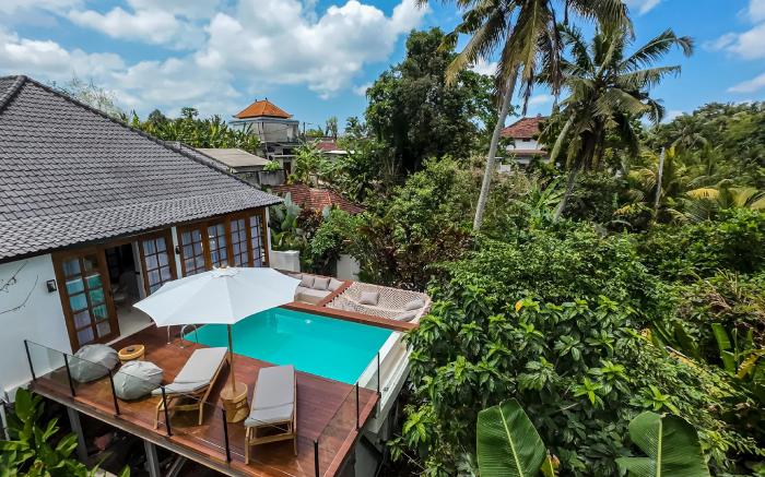 Hanging Gardens Villa by Evdekimi