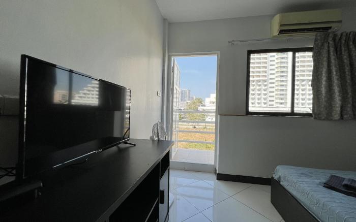 Emerald Hotel with Kitchen