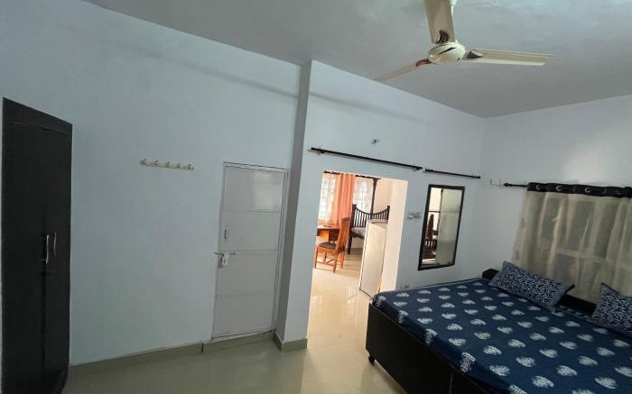 Independent Suit room with attached toilet 