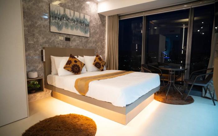 Wow! Lavish Apartment Aeon tower / Pool/ Gym/Mall