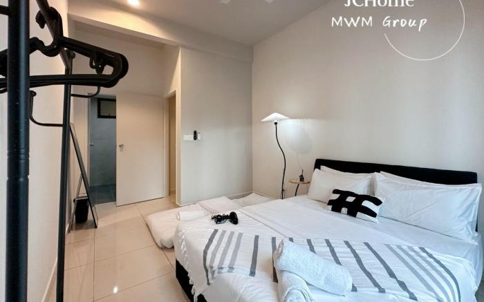 6pax Easy Peasy Family Suites l  Bukit Jalil