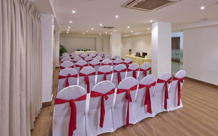 Grand Continent Brookefield - A Sarovar Portico Alliliate Hotel