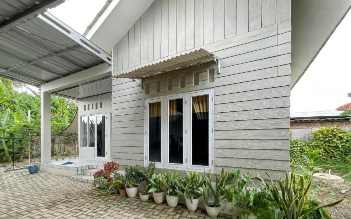 Urbanview Syariah Sasarengan Inn near RSUD Waled Cirebon