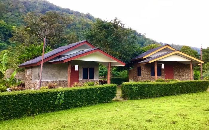 Doi Lom elephant farm stay