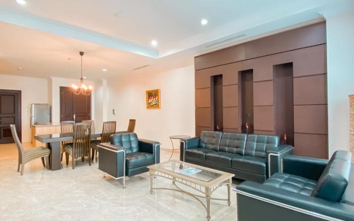 Spacious Modern Look 3BR Bellezza Apt By Travelio