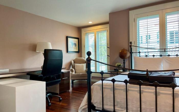 3BR (200sqm.) + guest pool and close to BTS/MRT!