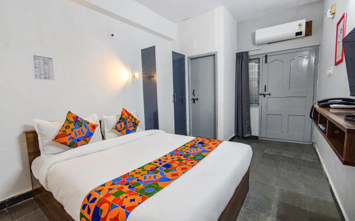 FabHotel VK Luxury Room's - Nr UMCC Shahpur, Jeedimetla