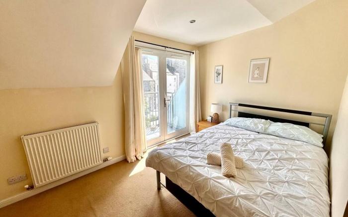 Near Tram! Edinburgh City Centre 2 Rooms + Parking