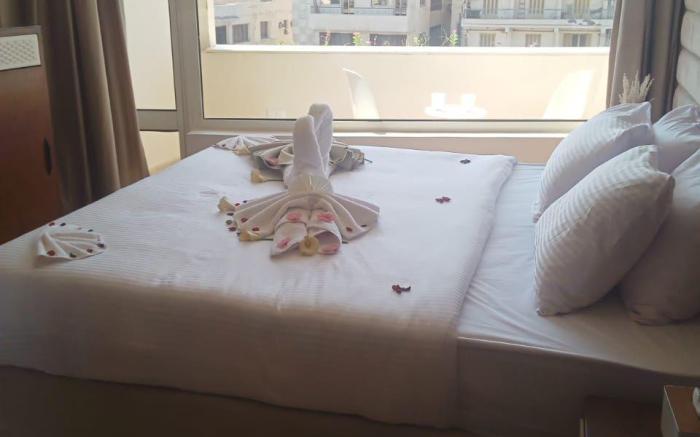 prestige pyramids inn