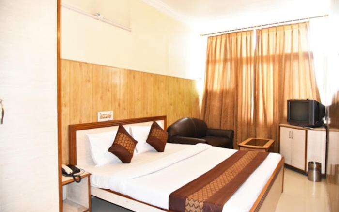 Goroomgo Hilroz Amritsar