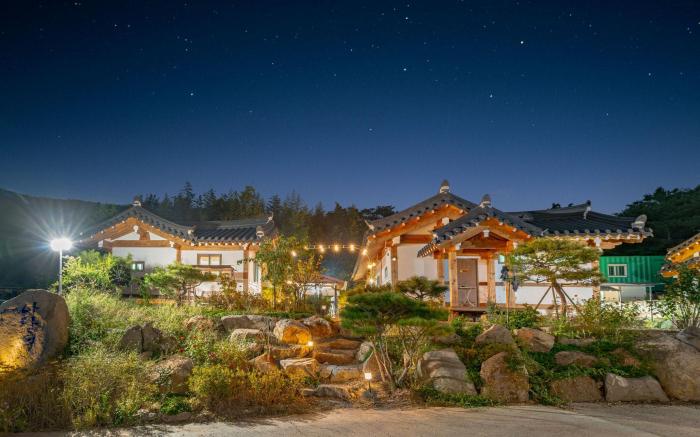 Gyeongju Adamwon hanok dokchae pension