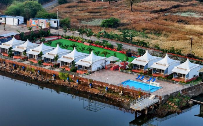 Lake Forest Resort