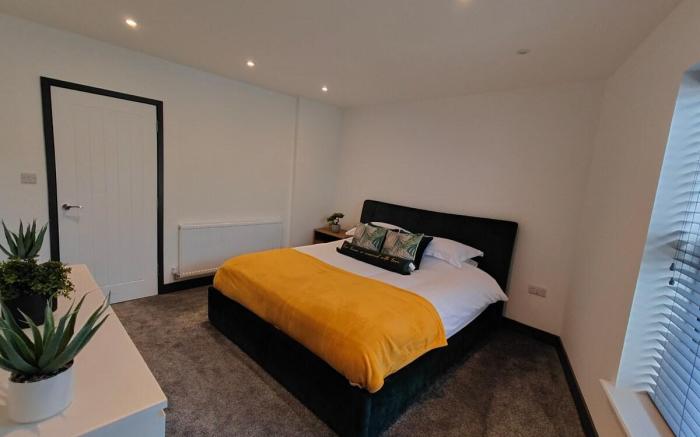 The Emerald Loft  - Ideal For Longer Term Bookings