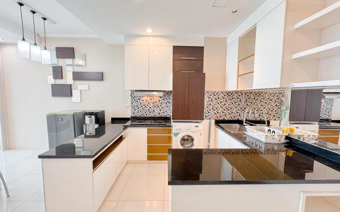 Restful 2BR at The Via and The Vue Apt By Travelio