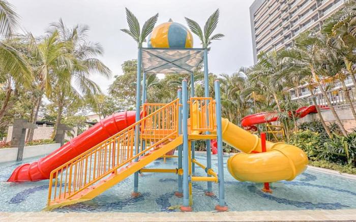 Restful 2BR at The Via and The Vue Apt By Travelio