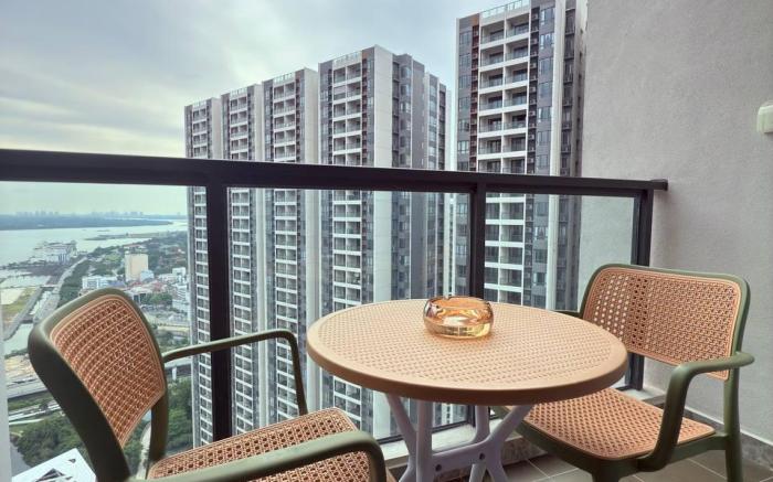 Glorious 3BR unit at R&F Seine Region by ANJU