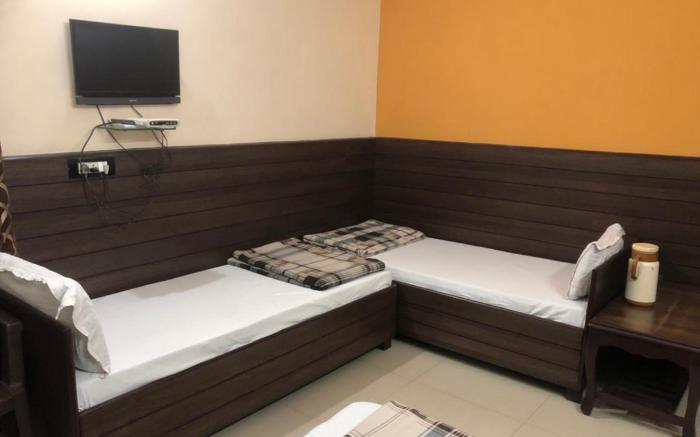 Goroomgo Gs Paradise Amritsar