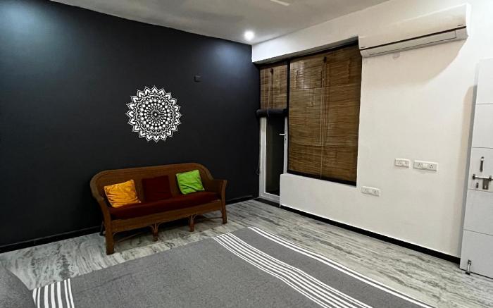 Metro Connected, Couple Friendly, Gr. Single Room 
