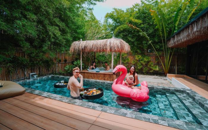 The Pool Villa Resort & Cafe Bangsaen