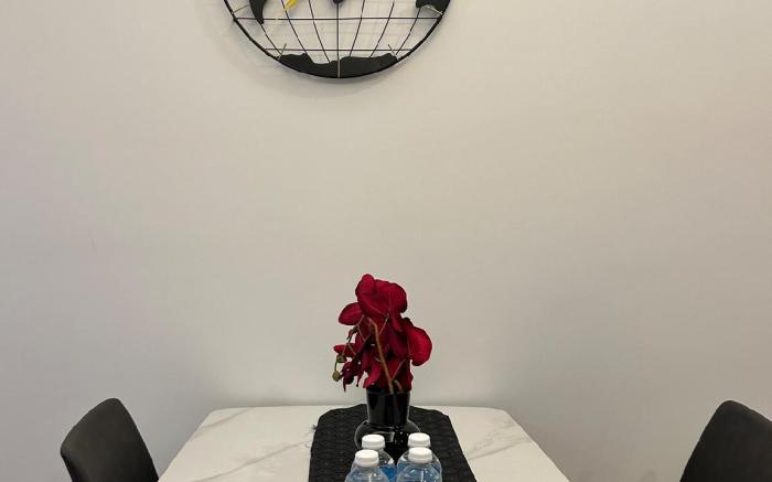 R&F 2R2B Seaview By Wan Li Homestay