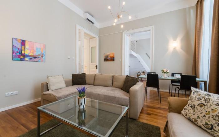 Spacious apartment by Opera