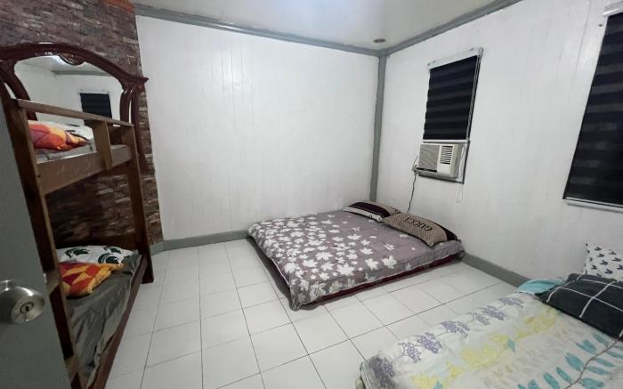 BIG PRIVATE ROOM IN ROXAS CITY(IBAÑEZ HOME RENTAL)