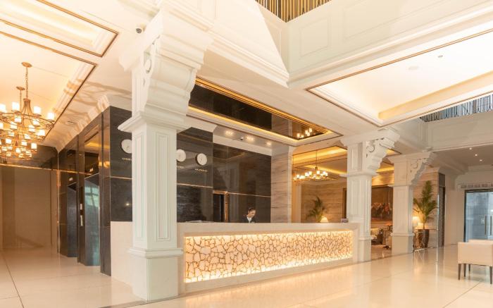 The Monarch Hotel