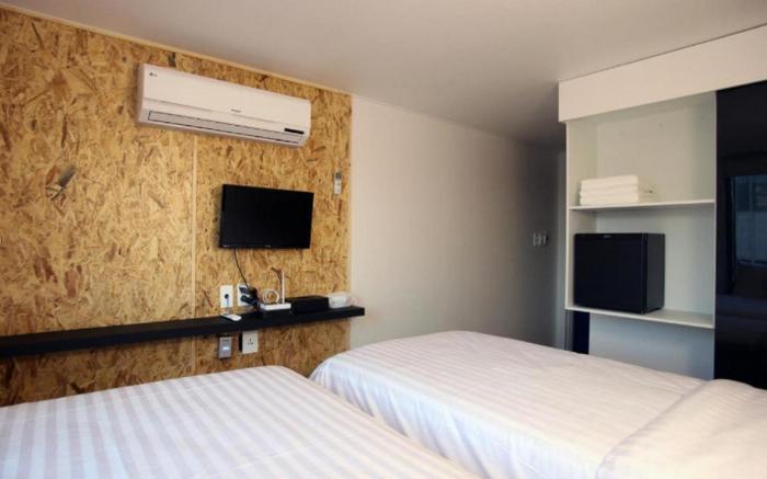 K Star Metro Hotel