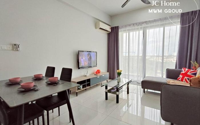 Holiday House Walkable to Beach Danga bay