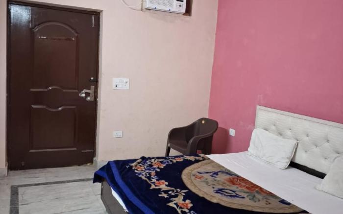 Goroomgo Raj hotel vip Noida