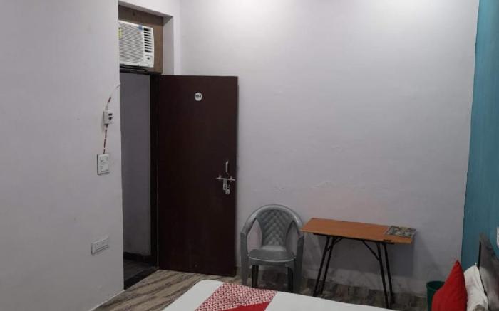 Goroomgo Raj hotel vip Noida