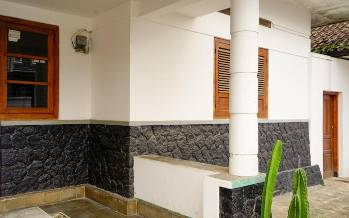 Villa Kamandalu - Oase Klasik Modern di Kota Batu