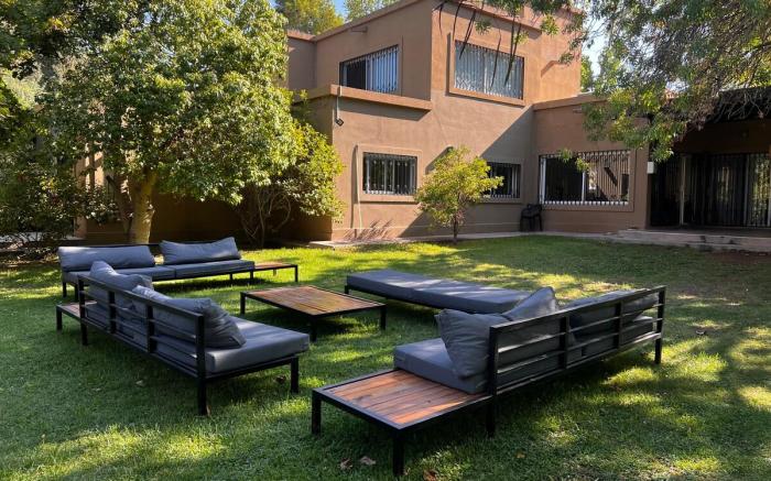 Beautiful house with pool and garden in Mendoza