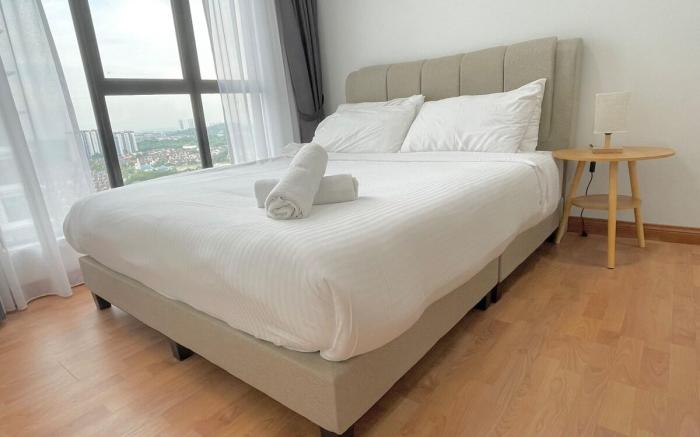 1min to Paradigm Mall 2to 5pax Platino MujiStyle