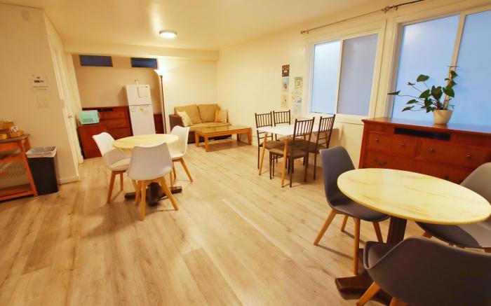 Waikiki Beachside Hostel