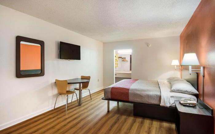 Motel 6 Warner Robins, GA