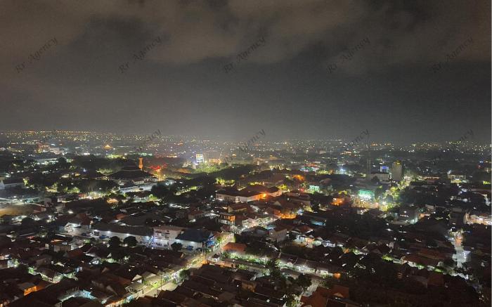 Terletak di tengah kota sidoarjo