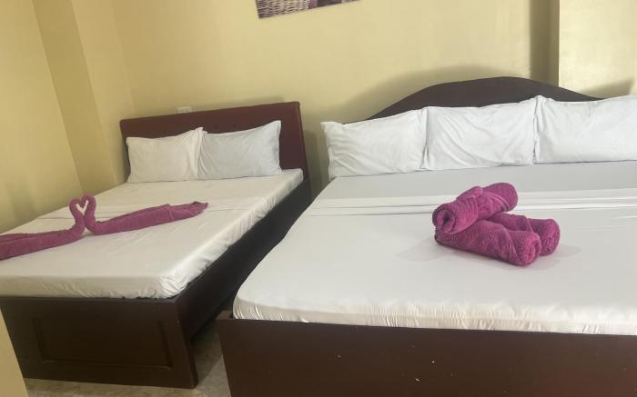 Seamed Guest House -Family room good for 7 persons