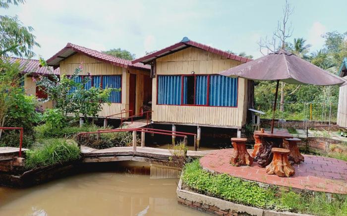 Brown House Resort