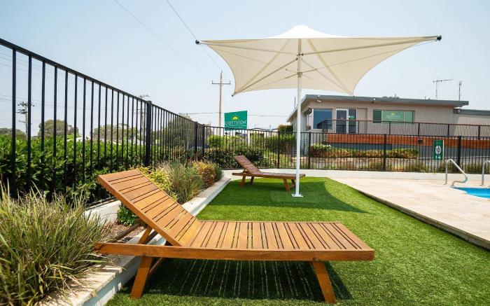 Crestview Tourist Park Hotel