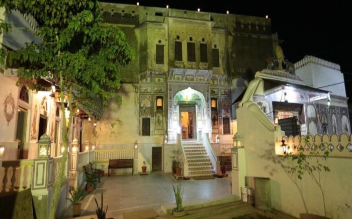 Radhika Haveli Hotel