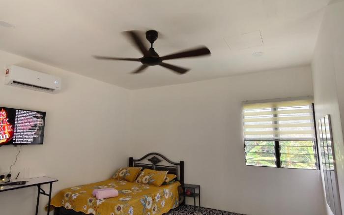 Rumah Kebun / Tiny House in the Garden