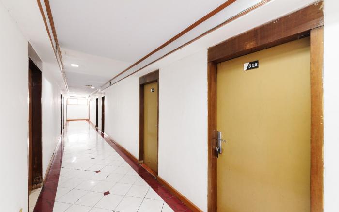 RedDoorz Plus near RSCM Jakarta