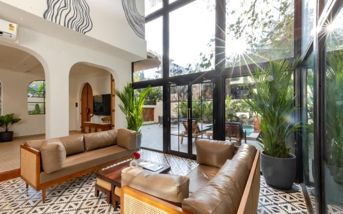 Six BR Luxe Villa w/Pool Near Beach