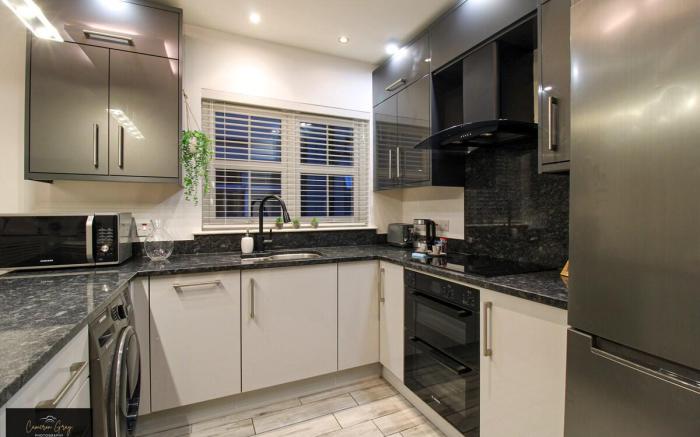 Belfast home with free parking, office, Wi-Fi