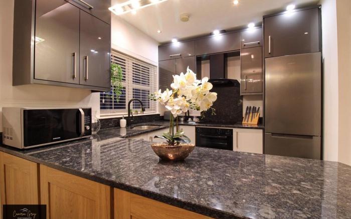Belfast home with free parking, office, Wi-Fi