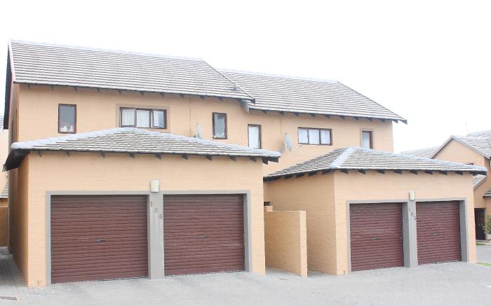 Cozy 3 Bed Duplex ,sleeps 6 With Double Bathroom