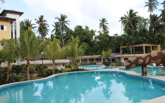 El Coco Grande Hotel and Resort