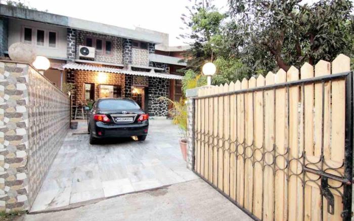 Lonavala -Blue Heaven- 2 BHK with private pool.