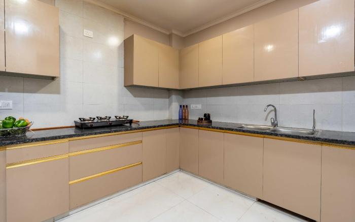 Homlee-Saket Sojourn Stylish 3BHK Flat near Metro
